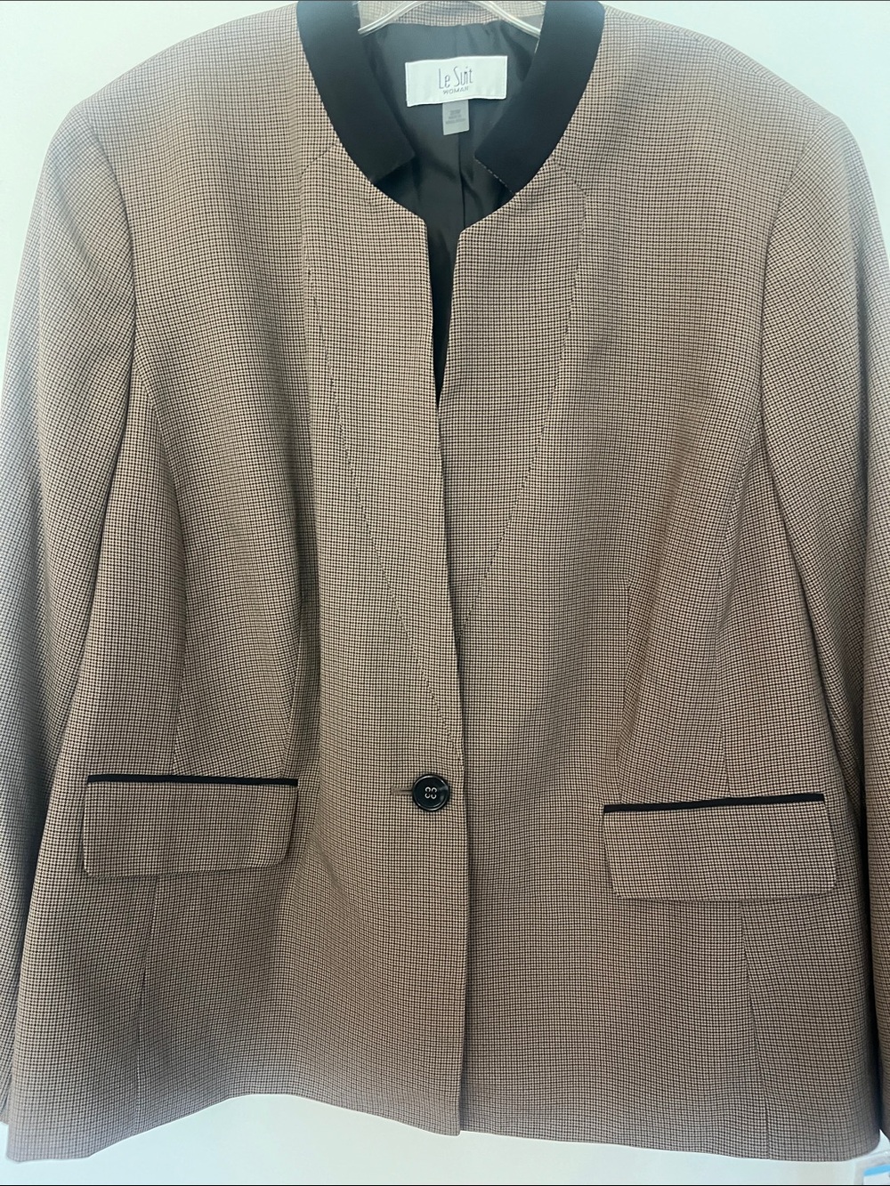 NWT Le Suit Brown Textured Collarless Blazer with Black Trim